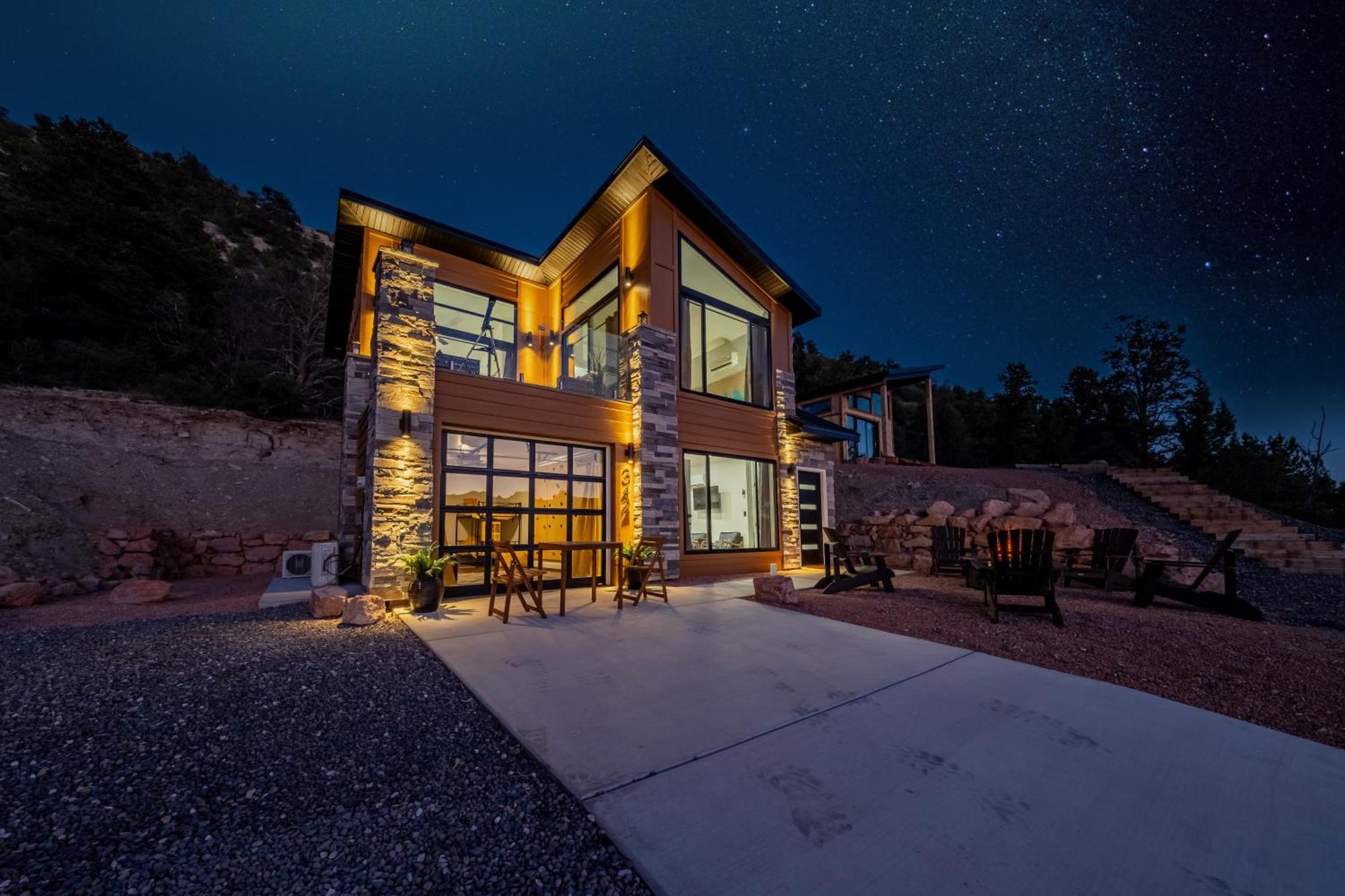 Casa de Férias Mountainside Retreat Climbing Zion Bryce 3br Stargazing Firepit Ev