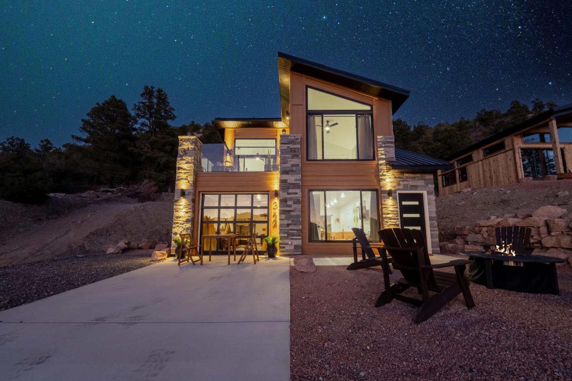 Mountainside Retreat Climbing Zion Bryce 3br Stargazing Firepit Ev Casa de Férias Glendale